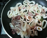 Foto del paso 1 de la receta: Ensalada de calamares y langostinos
