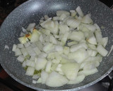 Foto del paso 2 de la receta: Habas con calamares encebollados