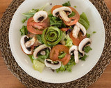 Foto del paso 5 de la receta: Ensalada de hojas verdes, champiñones tomate y aguacate