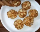 A picture of step 5 of Bread Ladoo.