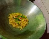Foto langkah ke 3 dari resep Omlet Indomie ekonomis.