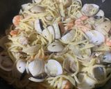 Foto del paso 7 de la receta: Espaguetis con almejas y gambones