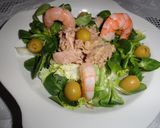 Foto del paso 5 de la receta Ensalada de canónigos y escarola con atún