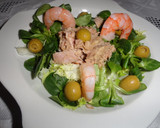 Foto del paso 5 de la receta: Ensalada de canónigos y escarola con atún