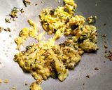 Foto langkah ke 3 dari resep Nasi Goreng Daun Jeruk.