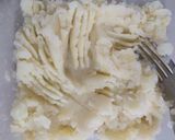 Foto langkah ke 1 dari resep Chessy potato ball.