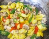 Foto langkah ke 7 dari resep Jamur Kancing Jagung Putren.