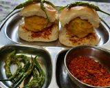 A picture of step 7 of Mumbai famous street side vada pav.