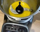 Une image de l'étape 1 de Pâte à crêpes à la Banane (et crêpes fourrés à la banane, topping chocolat, flambée au Rhum blanc).