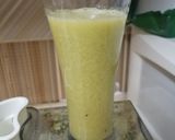 A picture of step 2 of Fresh Kiwi Apple Juice 🥝🍎.