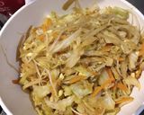 A picture of step 3 of Bihon Guisado.