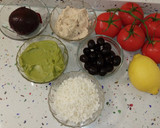 Foto del paso 1 de la receta: Tomates rellenos de guacamole con remolacha y de humus con aceitunas