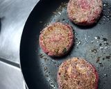 A picture of step 6 of Beetroot cutlets.