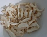 Hình bước làm 2 của món Củ cải khô+ giò rim cà chua