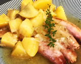 Foto del paso 3 de la receta: Longanizas al vino con patatas y aroma de tomillo