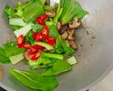Gambar langkah 2 resipi Pak Choi & Shiitake Goreng.
