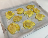 Foto del paso 1 de la receta: Patatas baby con tacos de jamón