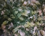 A picture of step 3 of Muli k patto ki sabji.
