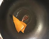 A picture of step 1 of Raw Papaya and Coriander Root Soup.