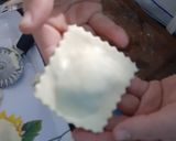 Foto del paso 8 de la receta: Ravioles con tapas de empanadas