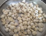A picture of step 2 of Roasted Makhana with Roasted Dry Fruits.