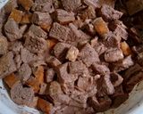 Gambar langkah 5 resipi Puding Roti Coklat Mini.