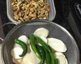 A picture of step 1 of Kashmiri 'Kashur Muĵi Cxueţ': Walnuts & Radish Chutney.