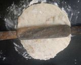 A picture of step 3 of Alu paratha.