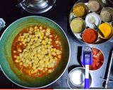 A picture of step 6 of Punjabi Choley Kulche.