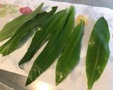 Une image de l'étape 3 de Filets de dorade en sauce verte, ail des ours et citron vert.
