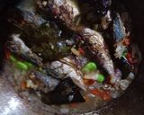 Foto langkah ke 4 dari resep Tumis Pindang Petai.