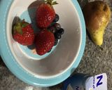 Foto del paso 1 de la receta: Papilla de fresas y arándanos con yogur 🍓🍐