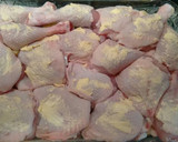 Foto del paso 3 de la receta: Pollo asado con patatas, limón y vino