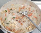 Foto langkah ke 15 dari resep Bihun Goreng Telur Wortel.