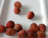 A picture of step 1 of Lychee with Jamun Smoothie.