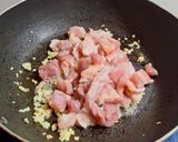 Hình bước làm 2 của món Măng xào thịt heo