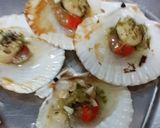 A picture of step 4 of Baked Scallops with Garlic and Parsley Oil.