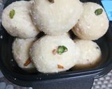 A picture of step 4 of Til ladoo.