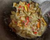 Foto langkah ke 3 dari resep Kulit sapi bumbu kecap pedas.