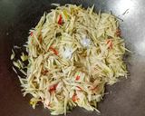Foto langkah ke 5 dari resep Oseng Umbut Jua Bawang Pruruk.