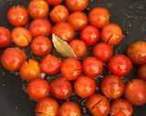 Foto del paso 1 de la receta: Tomatitos Cherrys confitados en sartén (ideales para guarnición)
