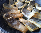 Foto del paso 9 de la receta: Lubina con judías verdes en salsa de pimientos