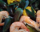 Foto langkah ke 4 dari resep Kerang Hijau, Udang Saos Padang.