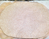 Foto del paso 4 de la receta: Pizza de espinacas, fresas y queso de cabra