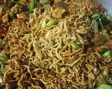 Foto langkah ke 5 dari resep Chinese Fried Noodles|| Mie Panjang Umur.