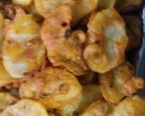 A picture of step 3 of Aloo ke crispy pakorey.