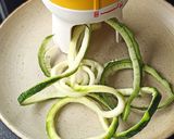 Une image de l'étape 1 de SALADE de Petits pois et Spaghetti de Courgettes.