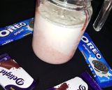 A picture of step 3 of Banana nuts shake.
