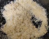 बेसन, सूजी और आटे के लड्डू (besan, suji aur ke laddoo recipe in Hindi) रेसिपी चरण 2 फोटो