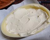 Foto del paso 4 de la receta: Huevo de Pascua relleno con crema y frutillas